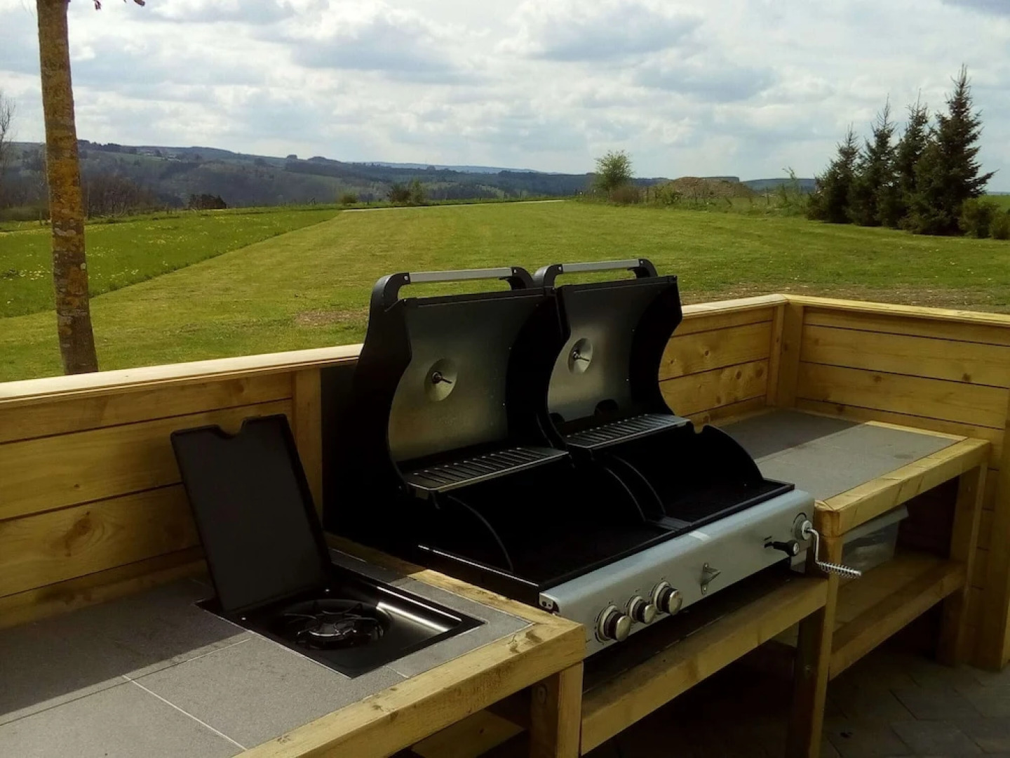 Beautiful, Luxury Home with Sauna, Hot Tub, Private Bathrooms