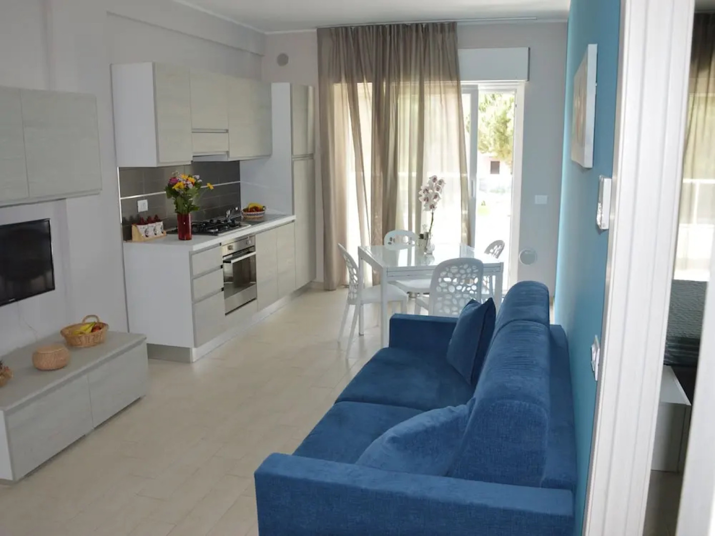 Residence With Pool in Roseto Degli Abruzzi Near the Sea