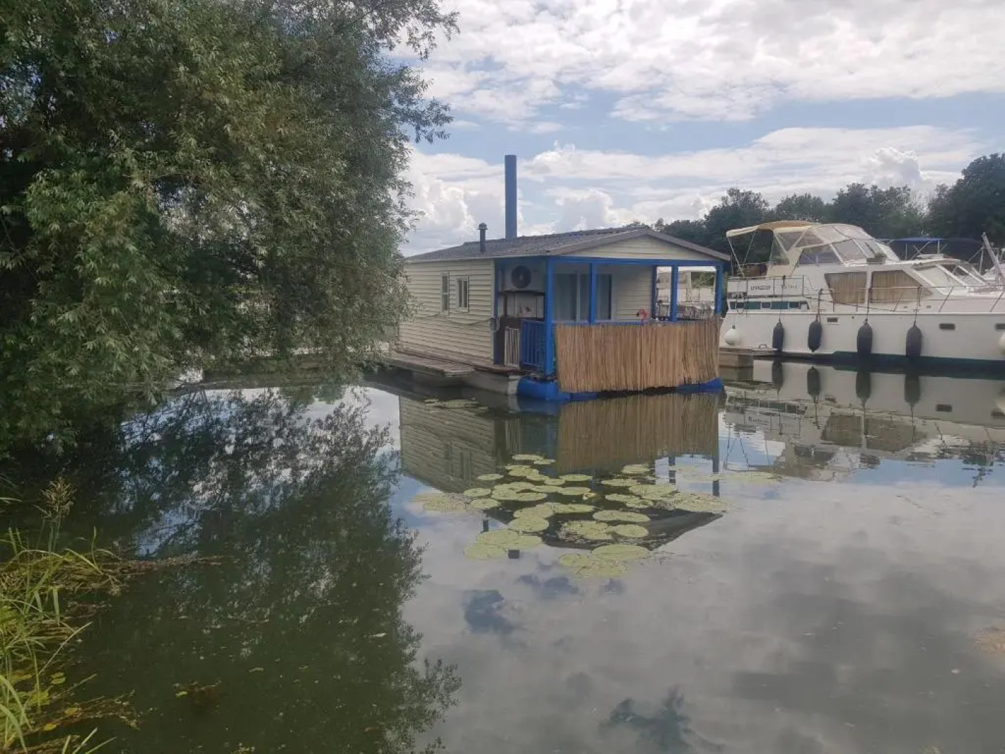 Cottage insolite option jacuzzi Seurre proche Beaune vue panoramique sur l'eau