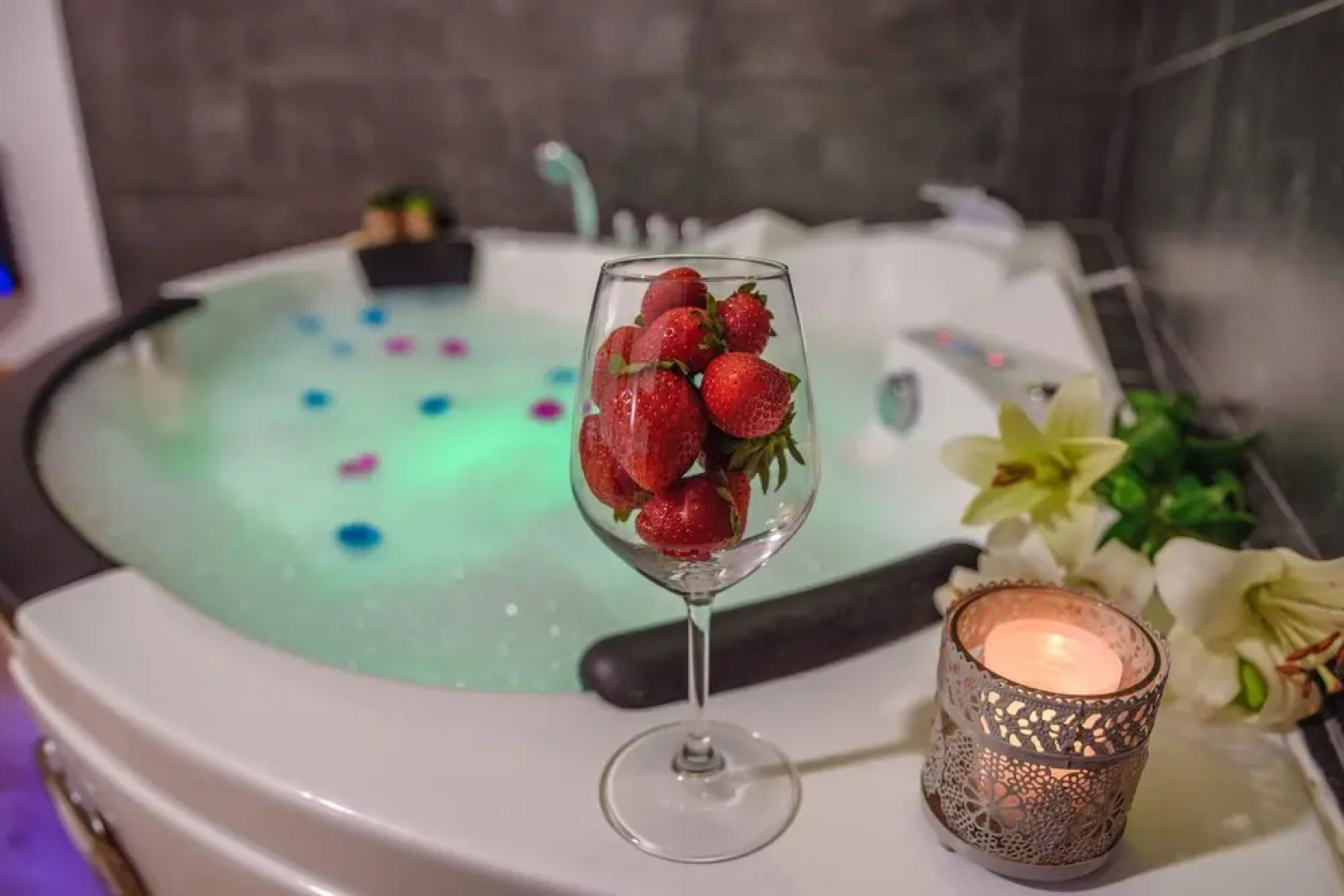 Rural House With Jacuzzi and Fireplace in the Room for 2-4 People