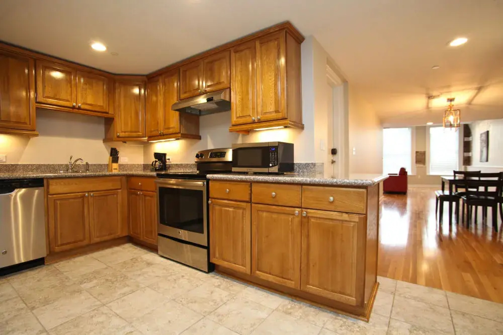 Hosteeva French Quarter Luxury Condo