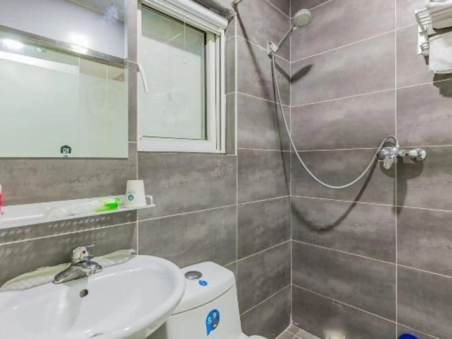 aimoHotel (Beijing Public Welfare Xiqiao Subway Station)