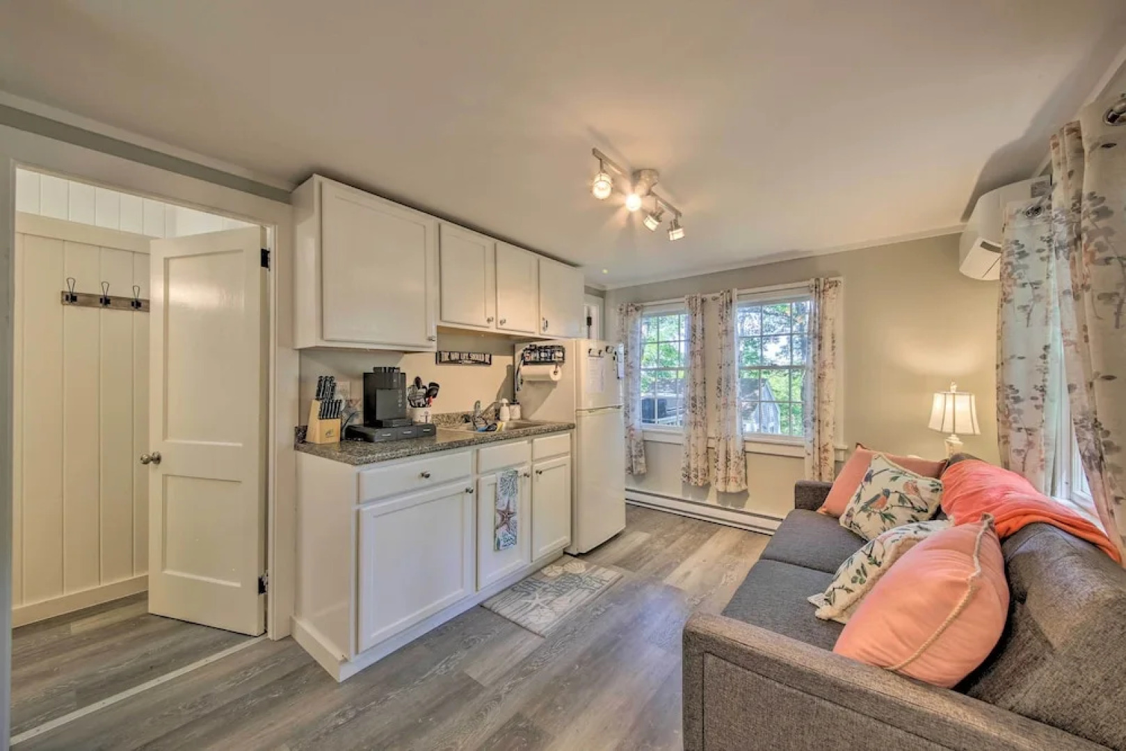 Updated Tiny House: Walk to Wiscasset Village