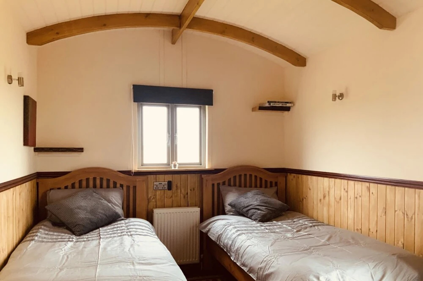 Easter Airfields off Grid Shepherds hut