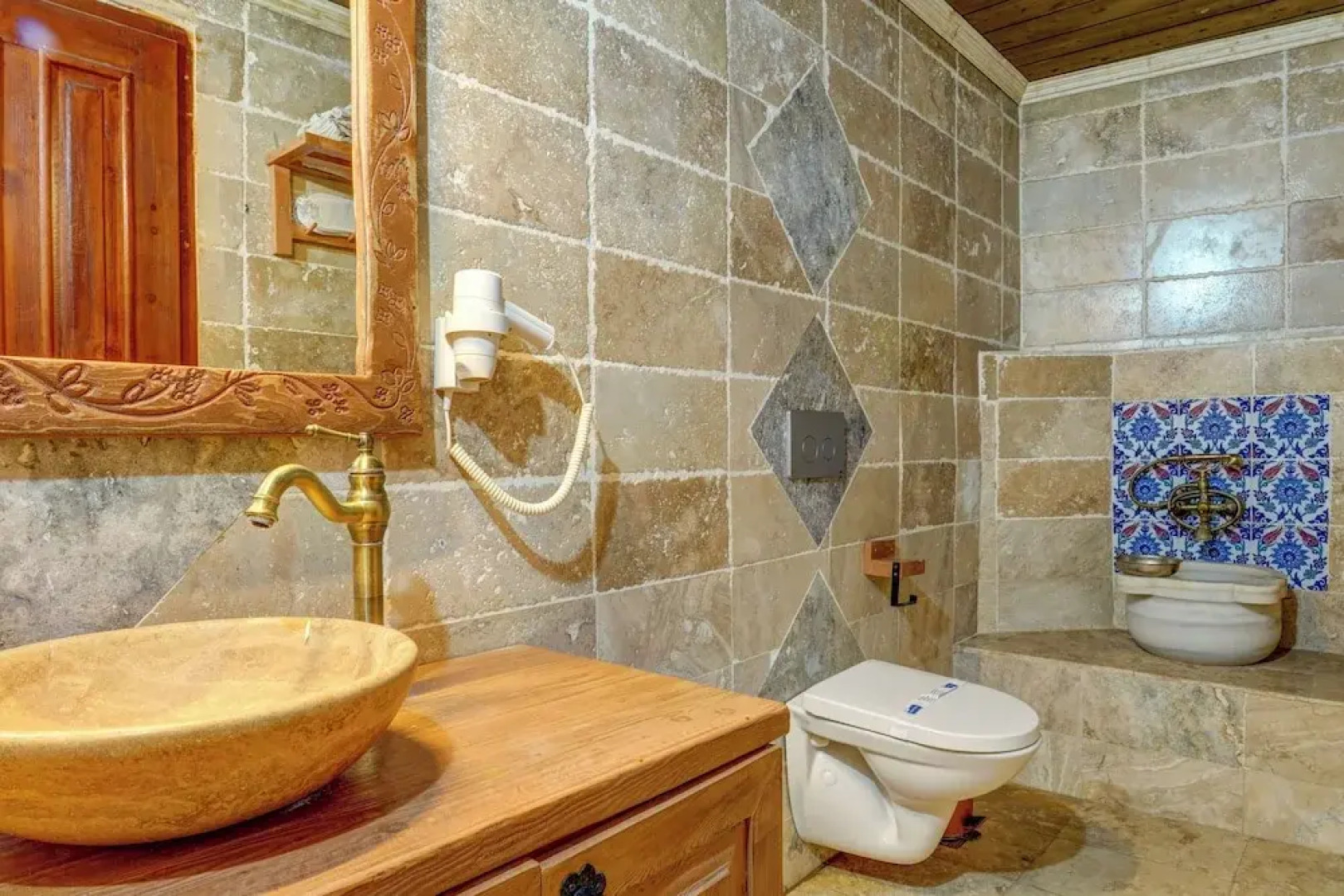 Nar-I Ask Cave Hotel