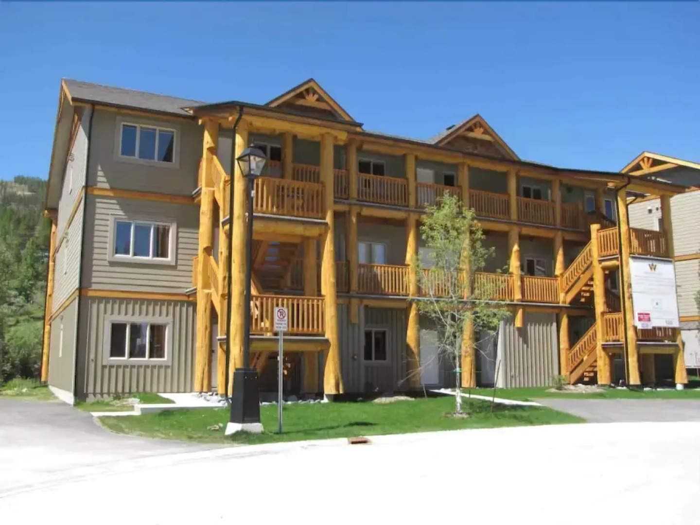 Willow Vistas - 2 Bedroom Luxury Condo with Hot Tub