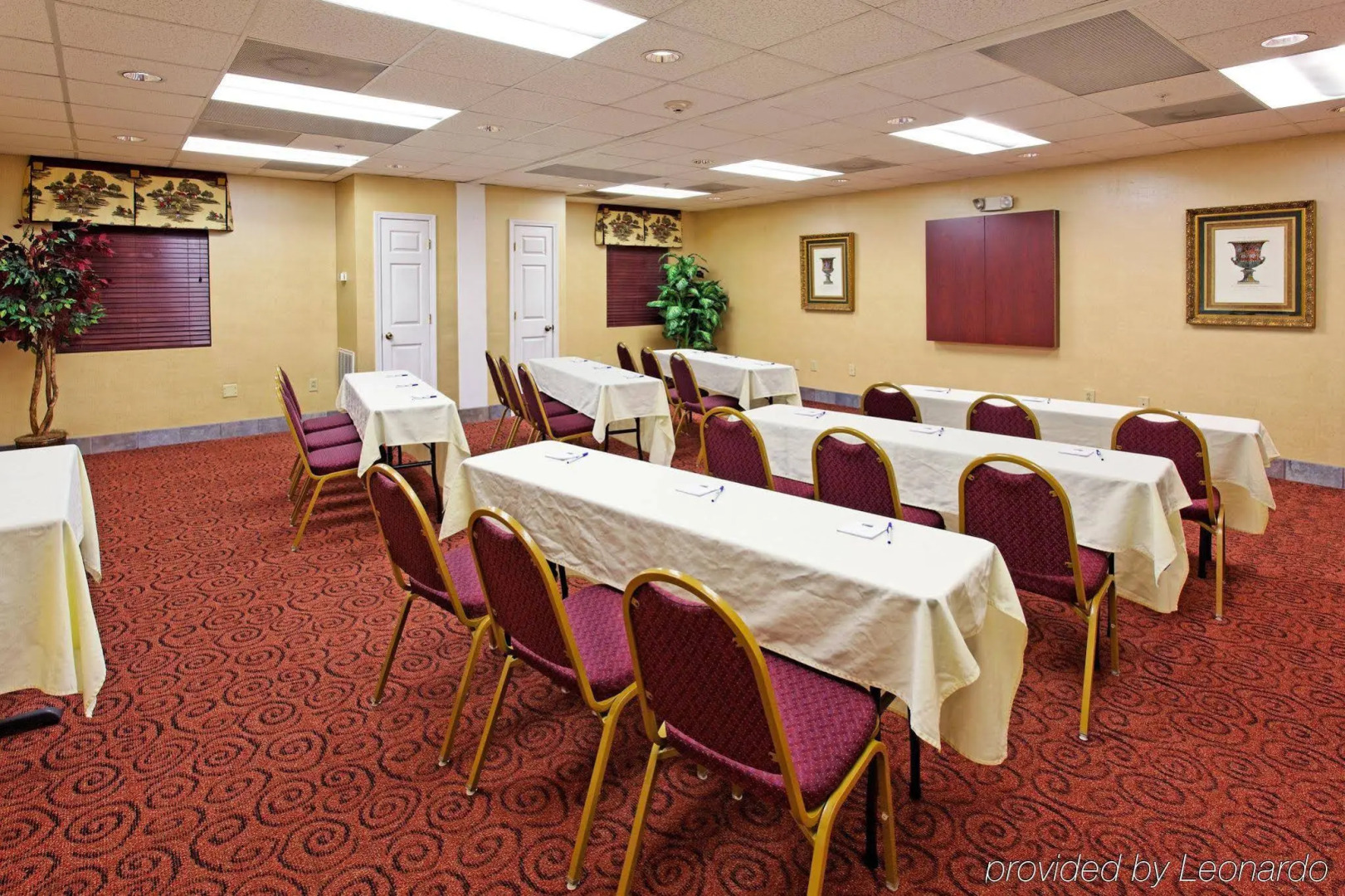 Holiday Inn Express & Suites Crossville by IHG