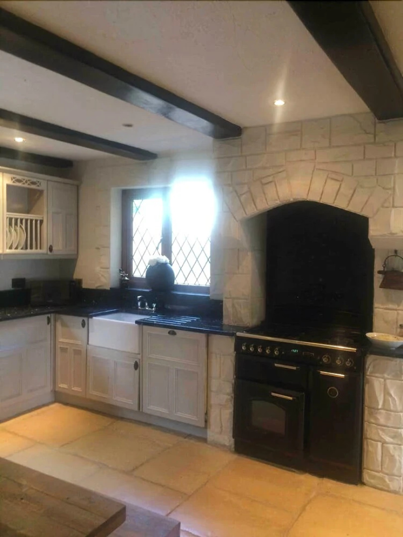 4 Bed House with Swimming pool and Sauna