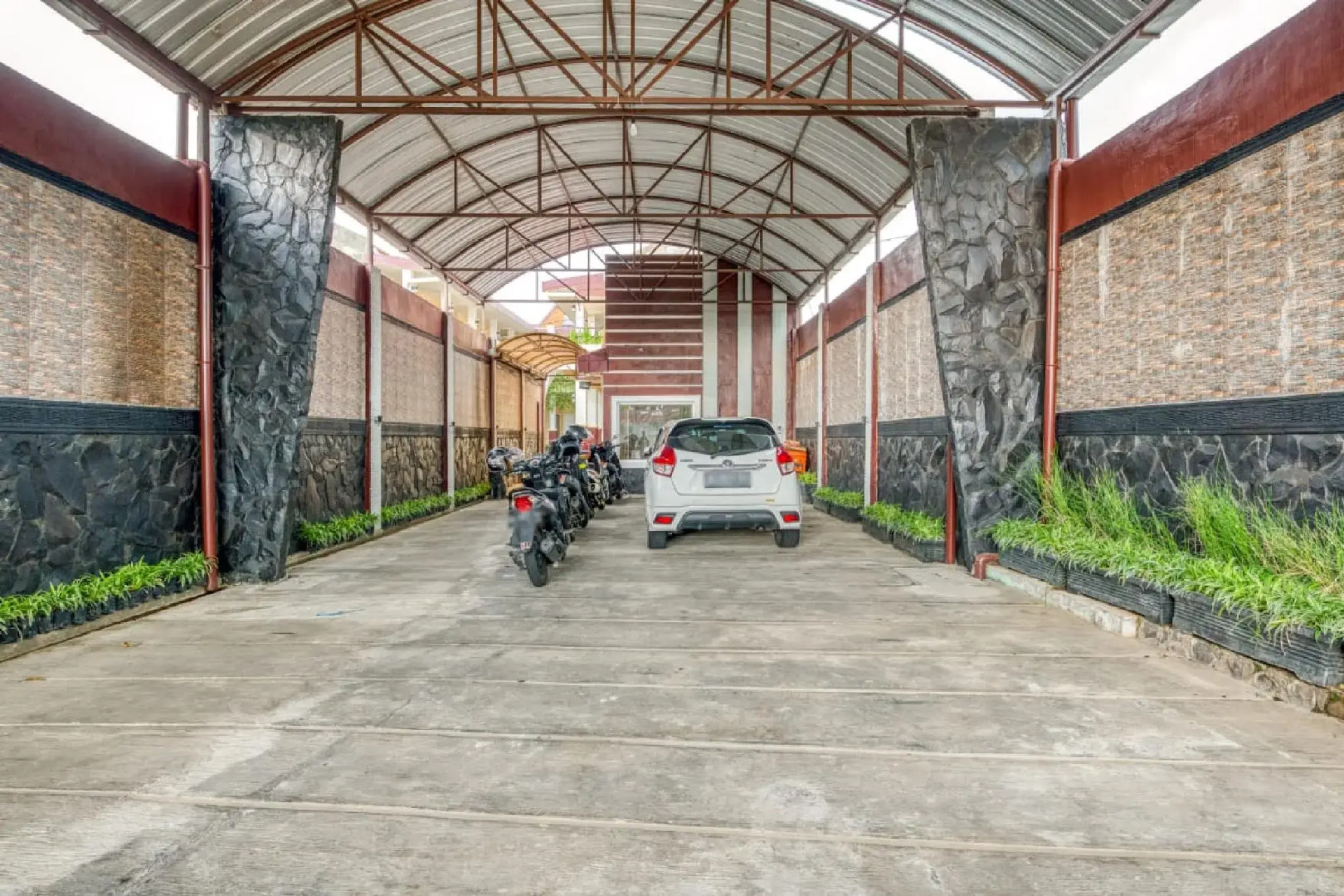 RedDoorz Syariah near Kebon Rojo Park Blitar