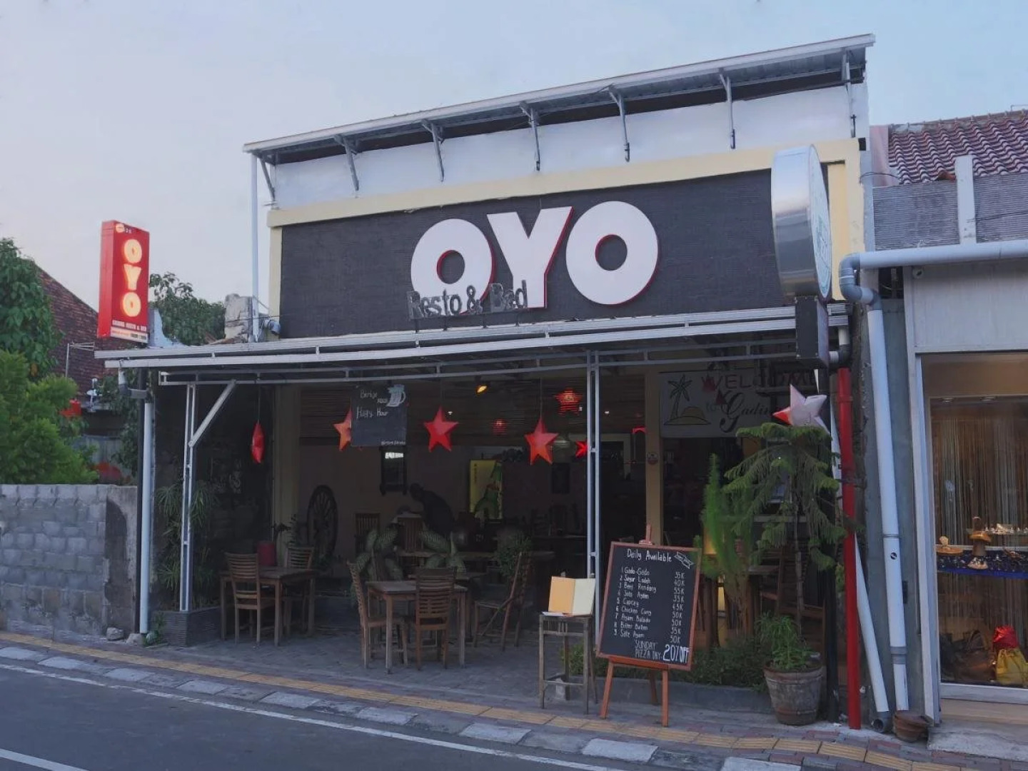 Oyo 426 Hotel Gading Resto