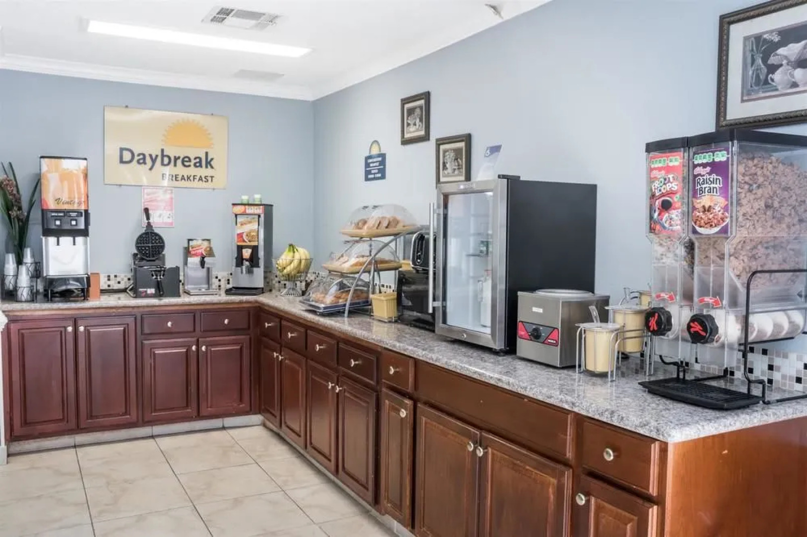 Days Inn & Suites by Wyndham Winnie