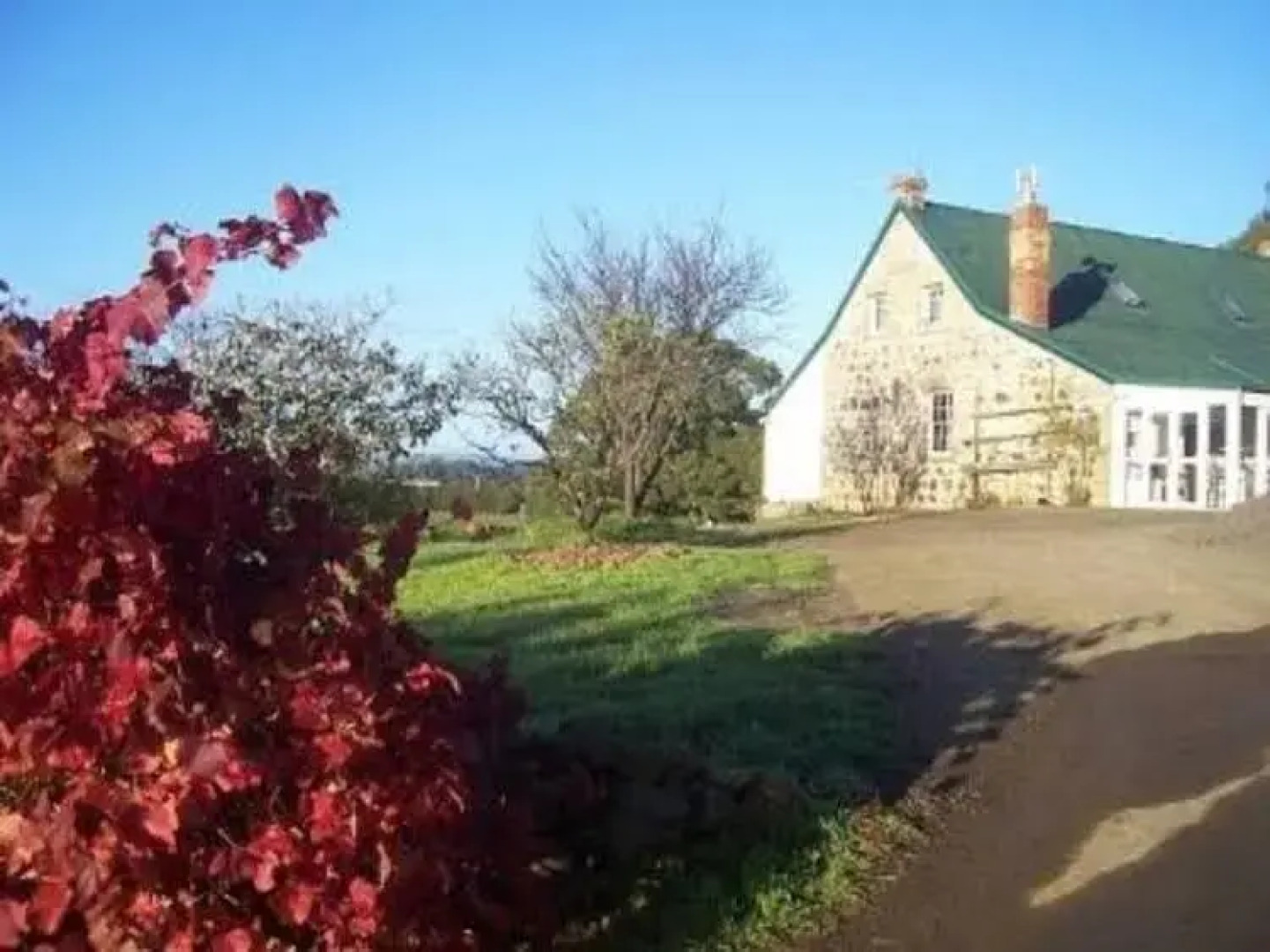 Craigie Knowe Cottage and Vineyard