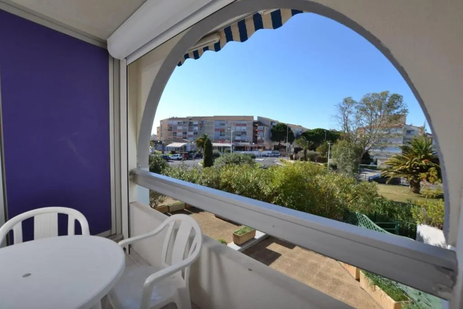 T2 Cabine avec garage 6 couchages proche plage avec 2 piscines