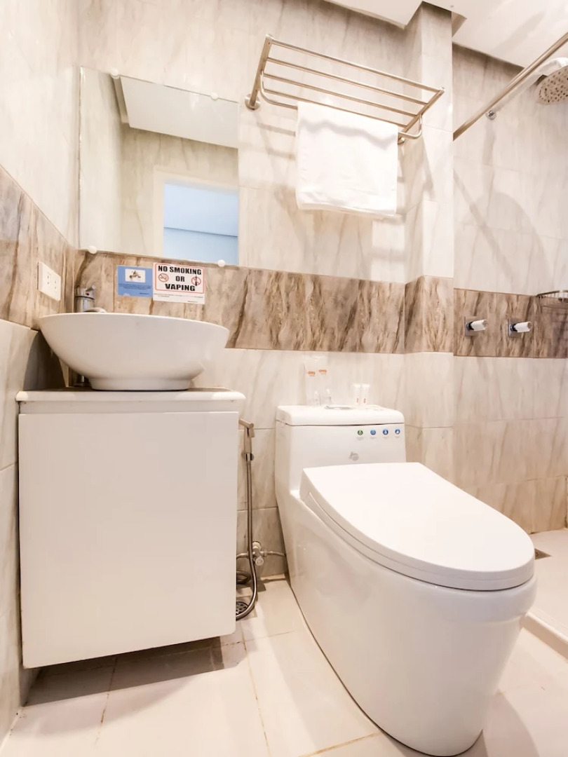 Vaccinated Staff - Capital O 492 Sunset View Ridge Residences