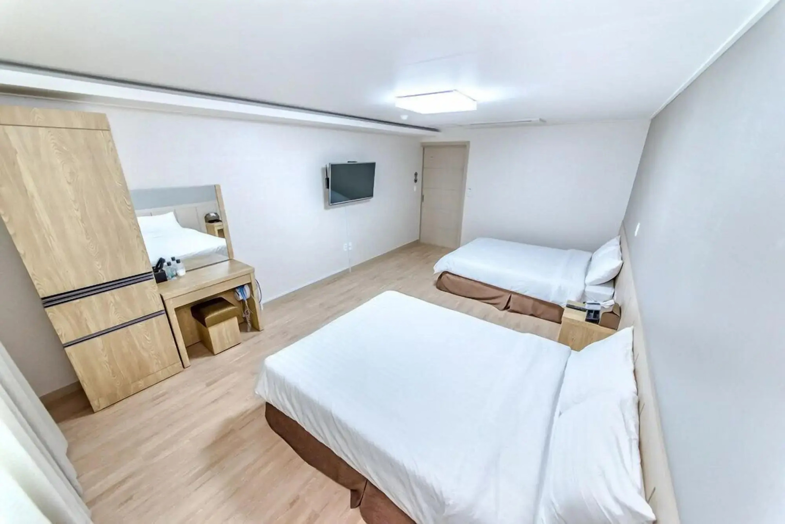 Jungmoon J Hill & City Hotel