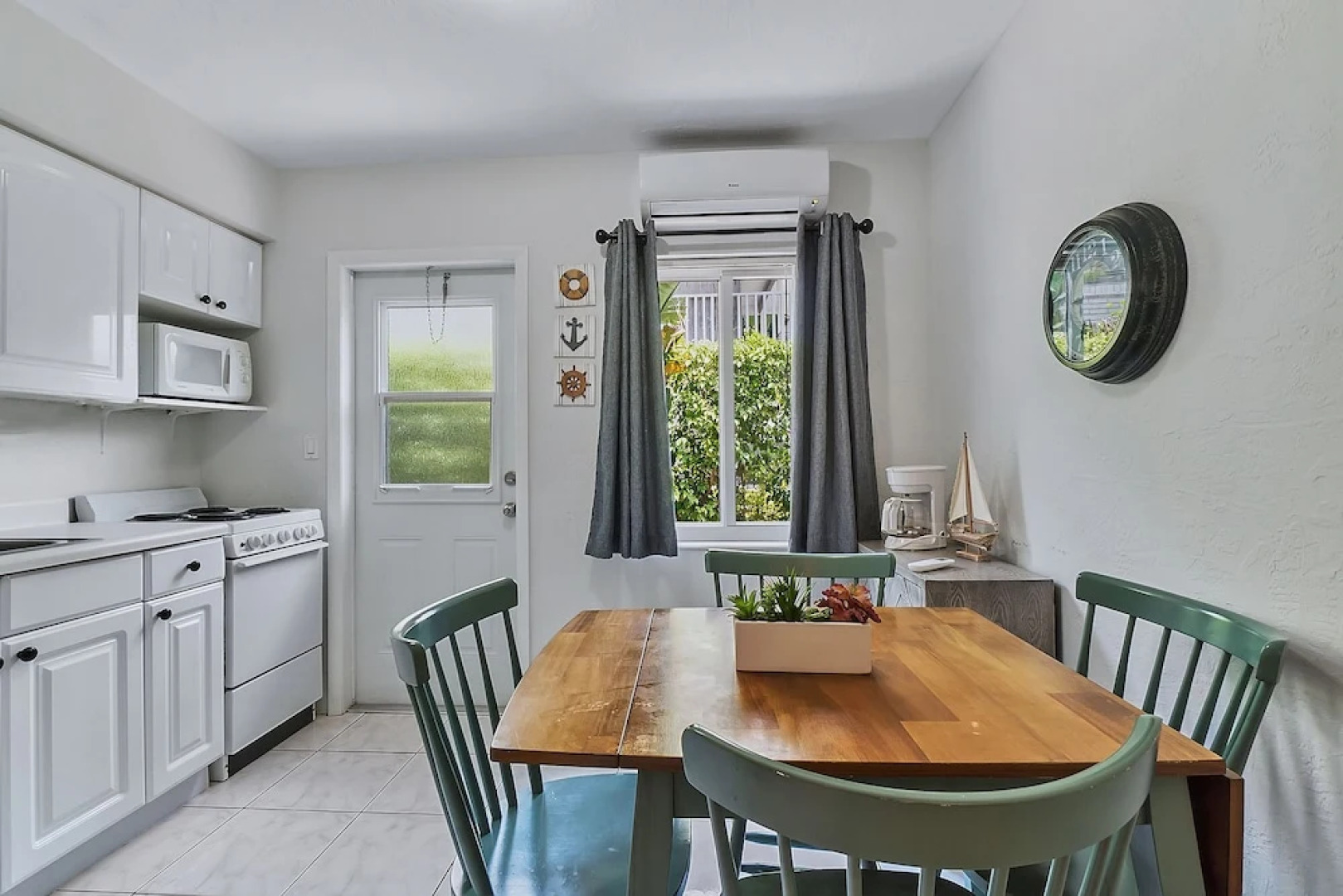 4145 By The Sea Inn & Suites