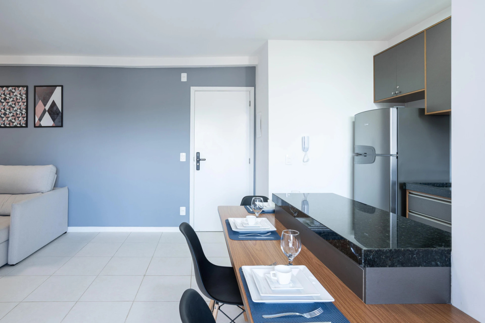 Apartamentos em Bal Piçarras 150 M DA PRAIA com SACADA, WI-FI, PISCINA, PORTARIA 24h, PLAYGROUND e vaga de GARAGEM