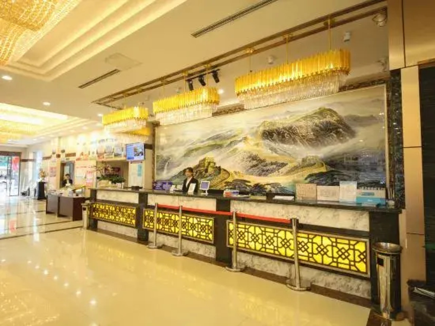 Sunshine Holiday Hotel