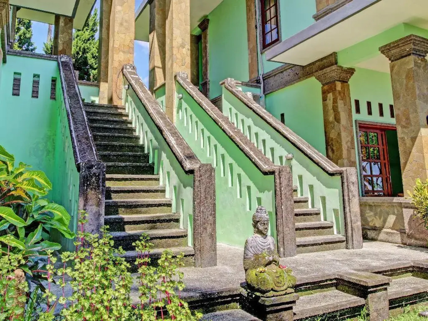 Collection O 91319 Bokashi Lodge