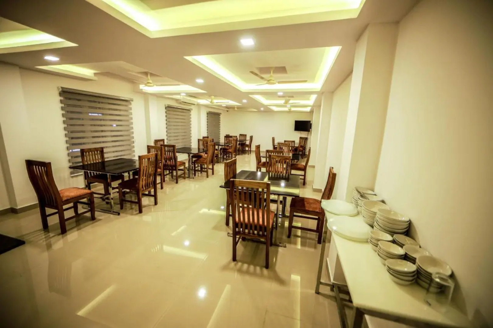 Airport Avenue Plaza