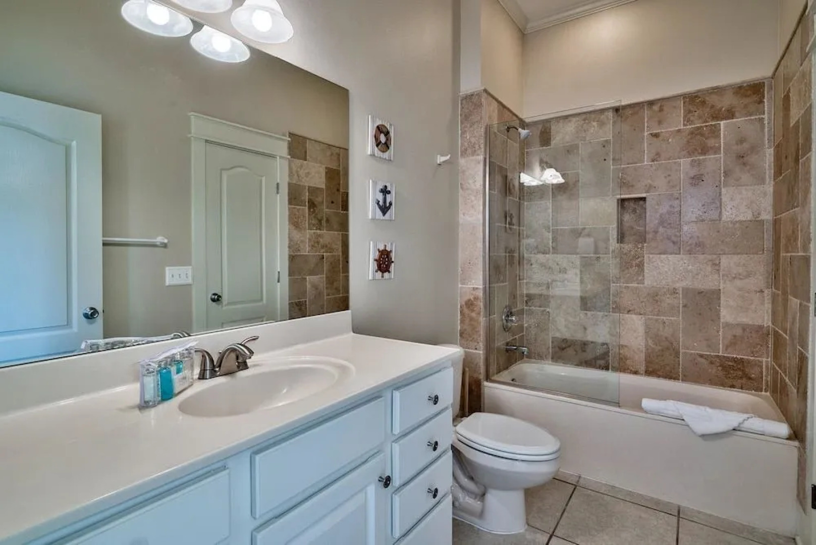 Coastal Vue 5 Bedroom Holiday Home by Five Star Properties