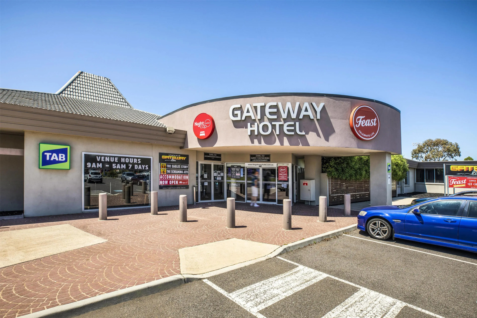 Nightcap at Gateway Hotel