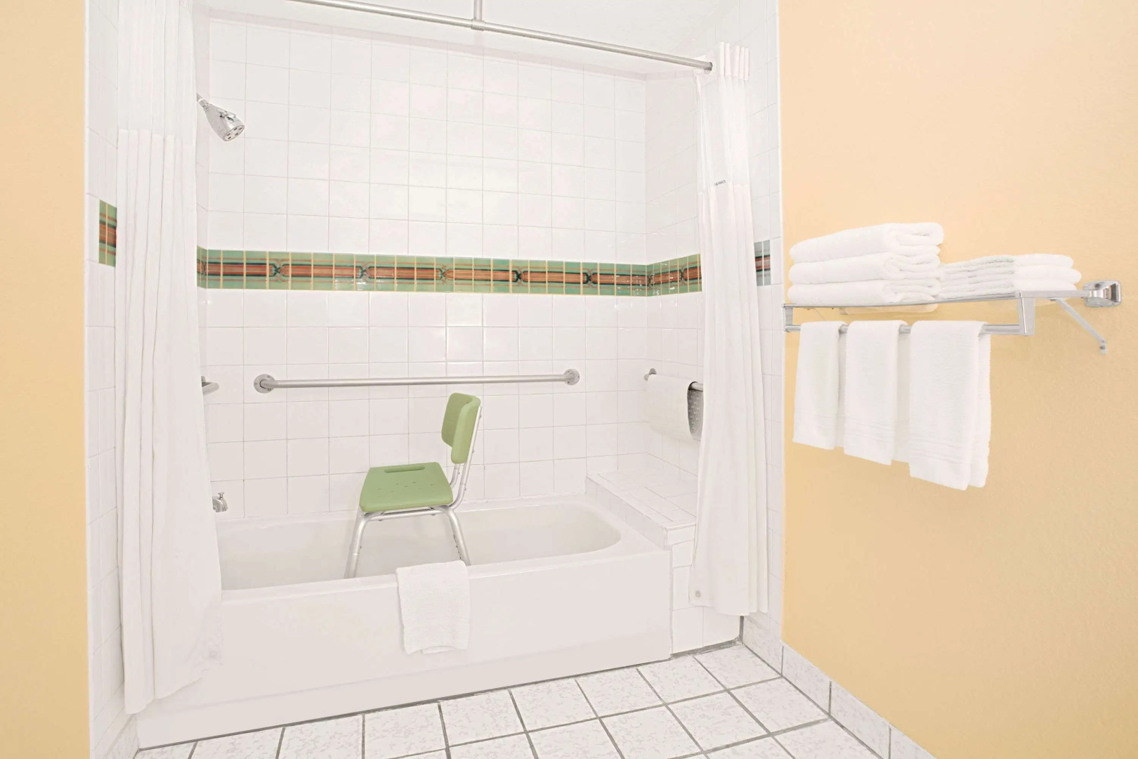 Days Inn & Suites by Wyndham Red Rock-Gallup