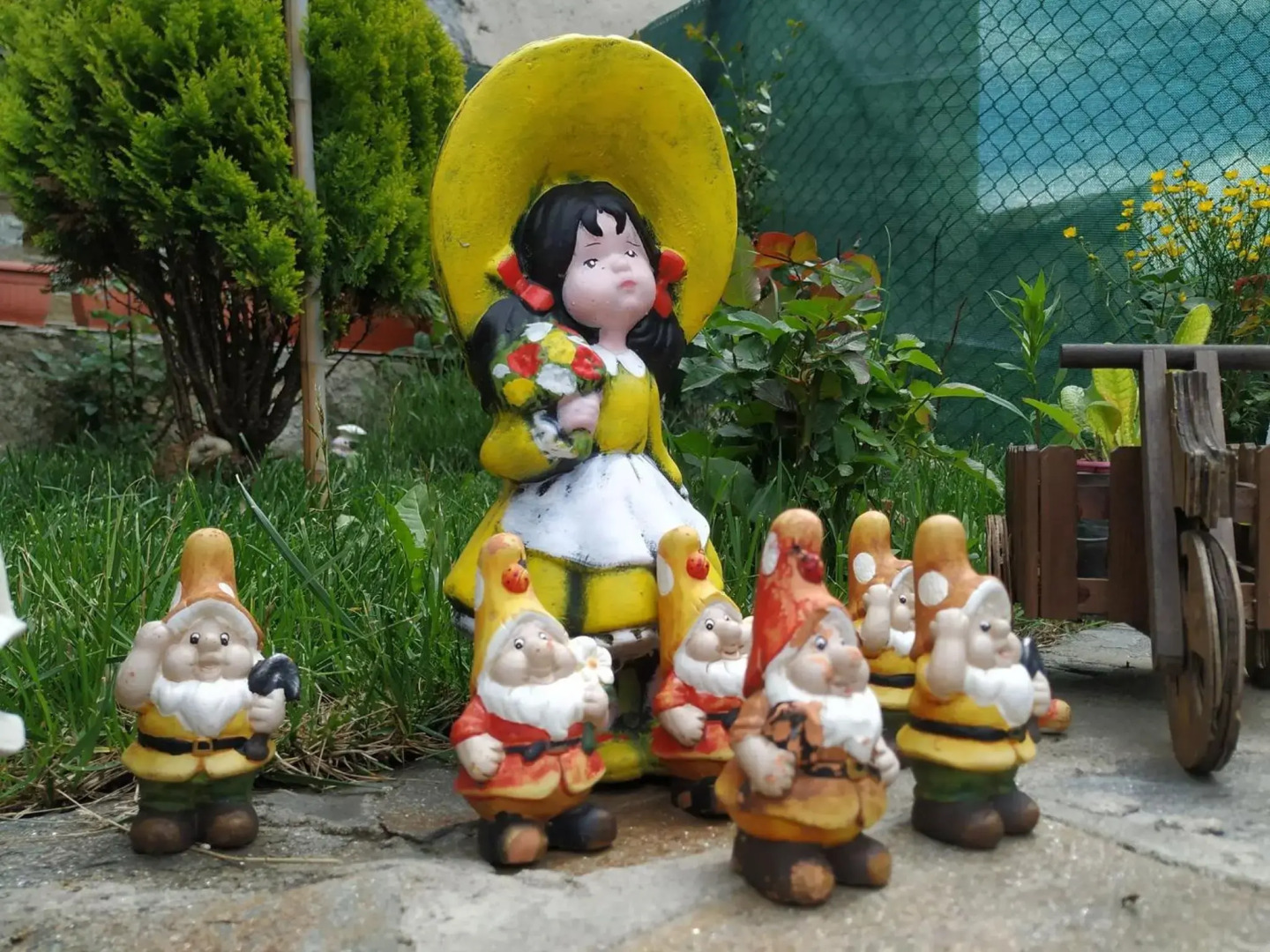 Емили Фемили Хаус