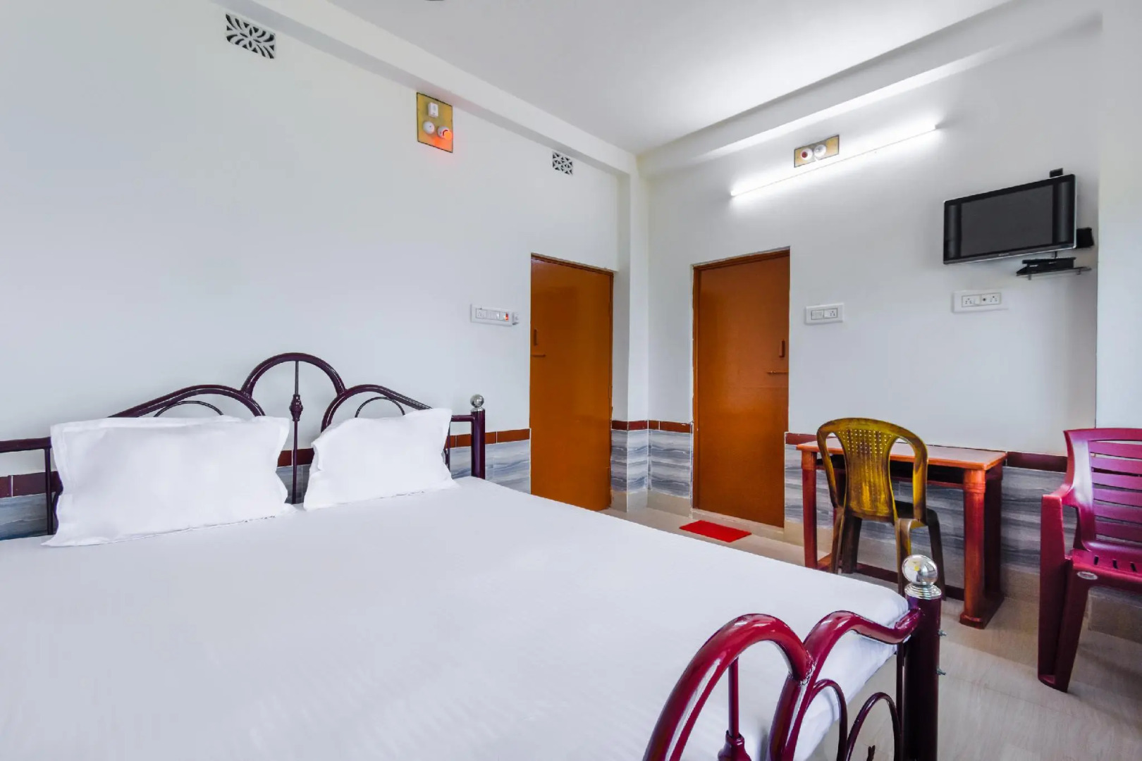 SPOT ON 61105 Hotel Rajhans