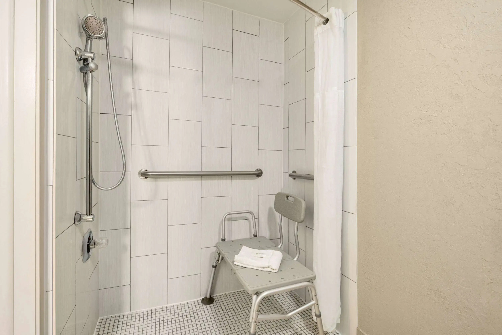 AmericInn by Wyndham Grand Rapids Airport North