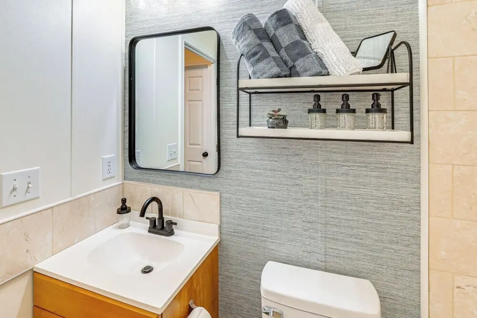 1 Mi to Tubbs Hill & Lake: Midtown Home w/ Yard!