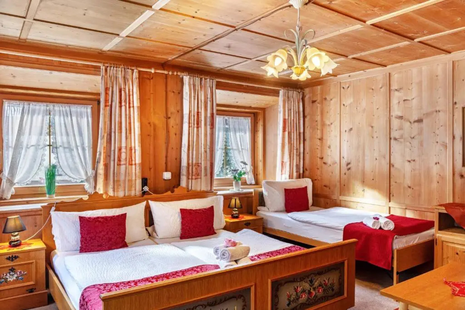 Ferienhaus Familien und Gruppenhaus Garten Grillkamin