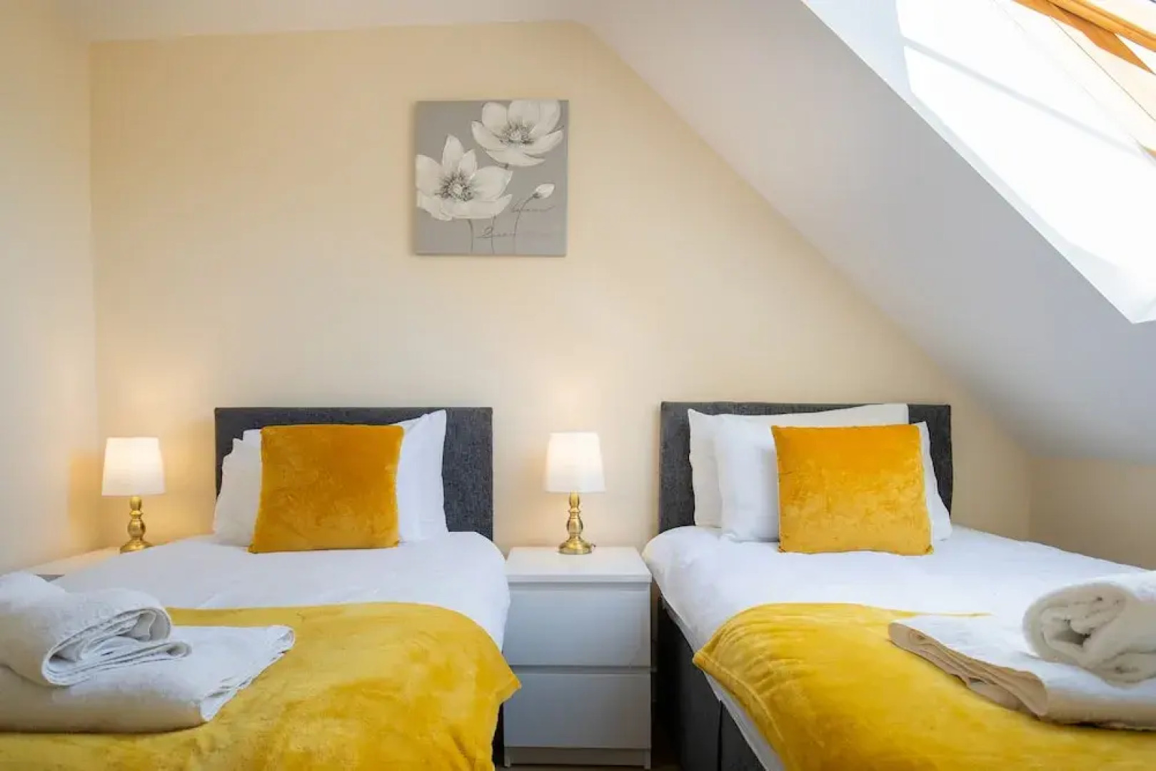 Velvet 1-bedroom Penthouse, Clockhouse, Hoddesdon