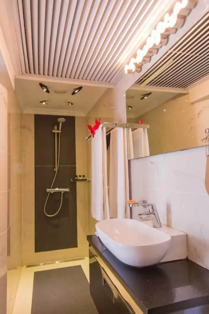 Red Mango Apartment Hotel