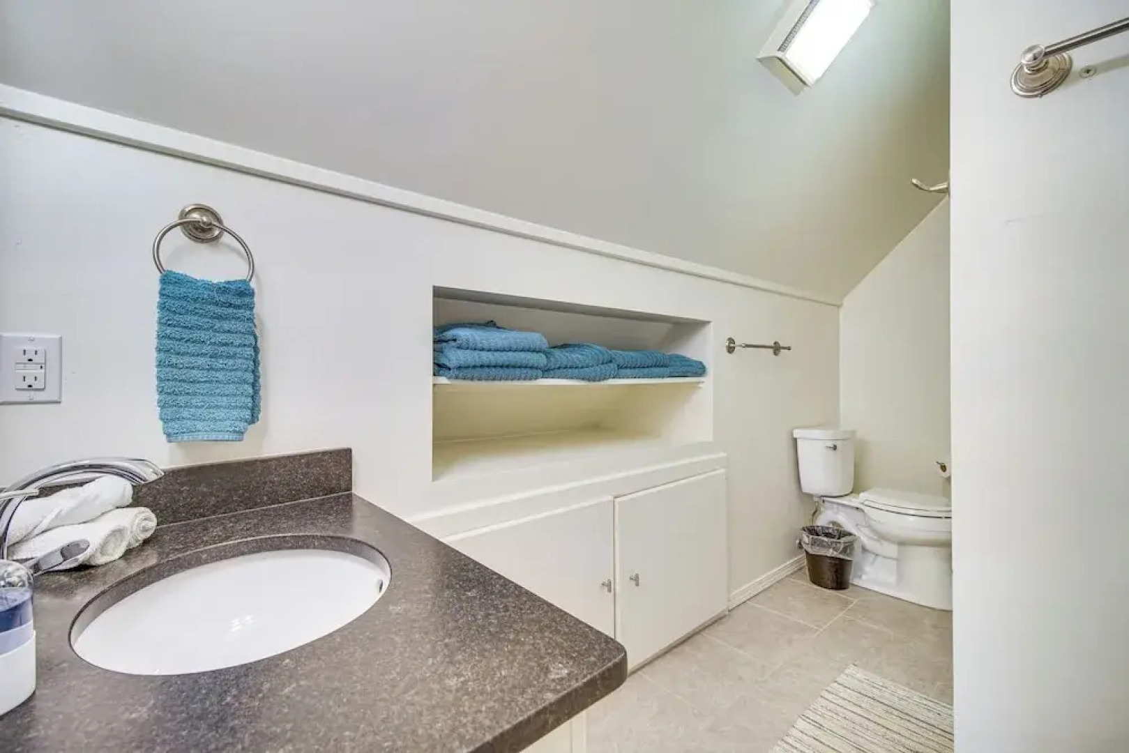 Deck + Kayaks: Grand Lake of the Cherokees Home