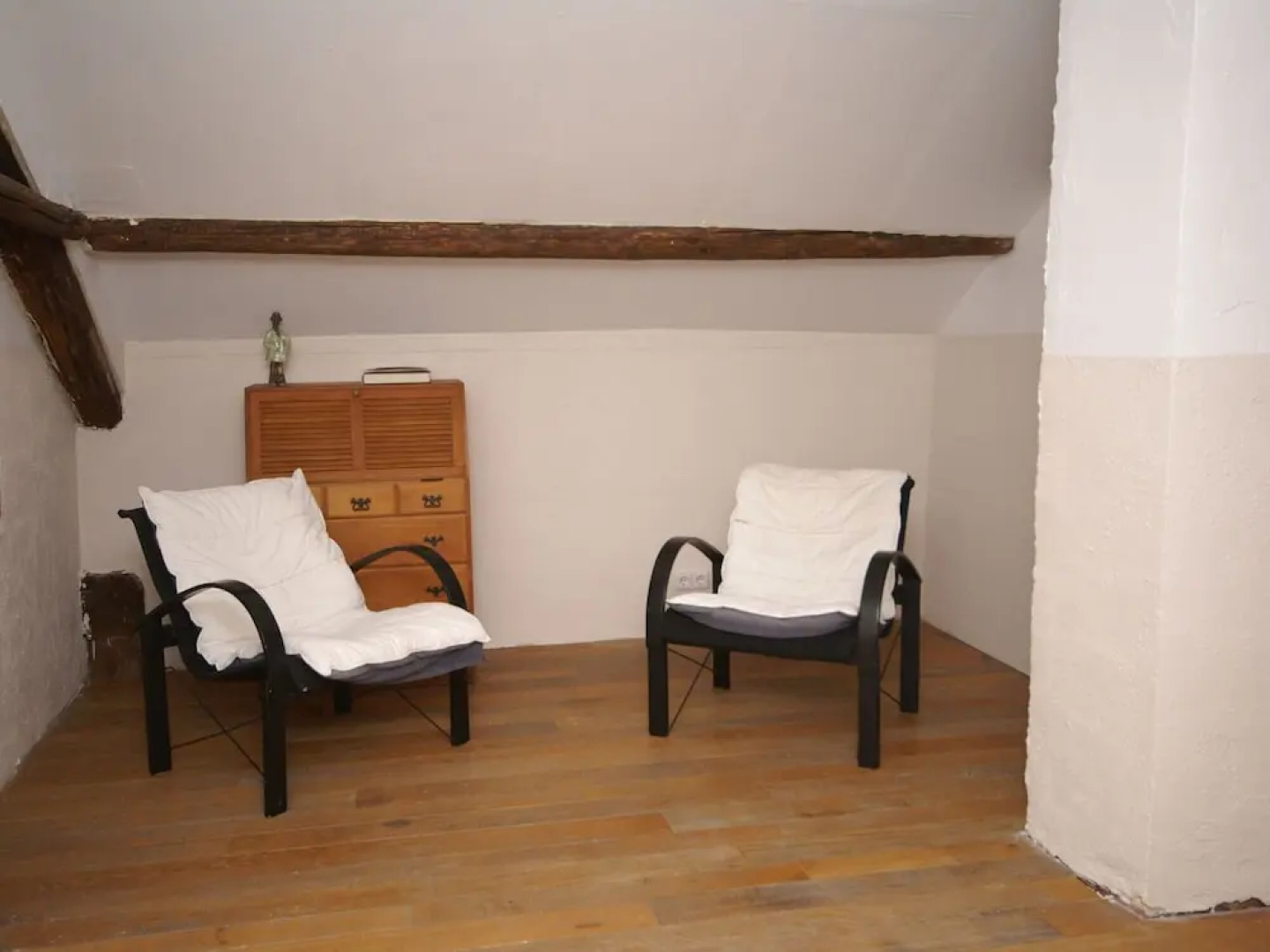 Spacious Holiday Home With Sauna in Celles-sur-plaine