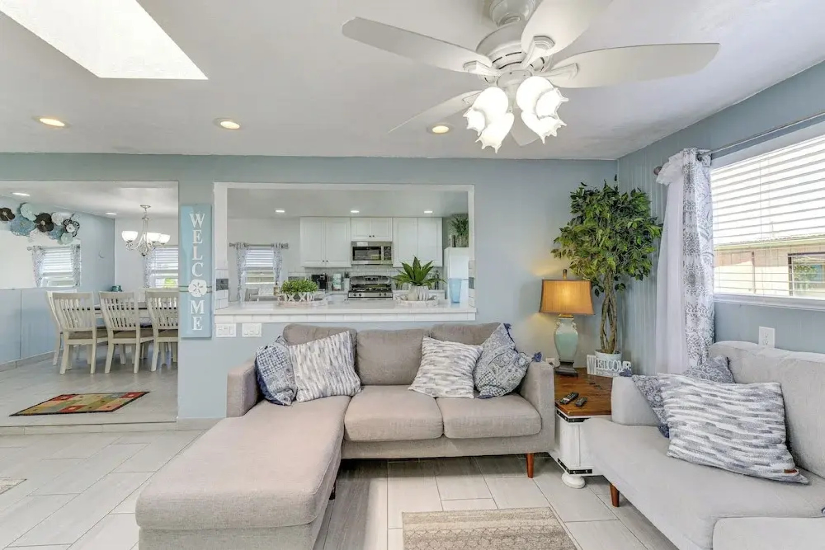 Peaceful Eureka Beach Cottage w/ 30-foot Dock