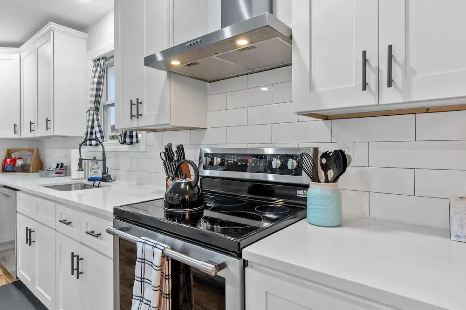 Blue Door Bungalow | JZ Vacation Rentals