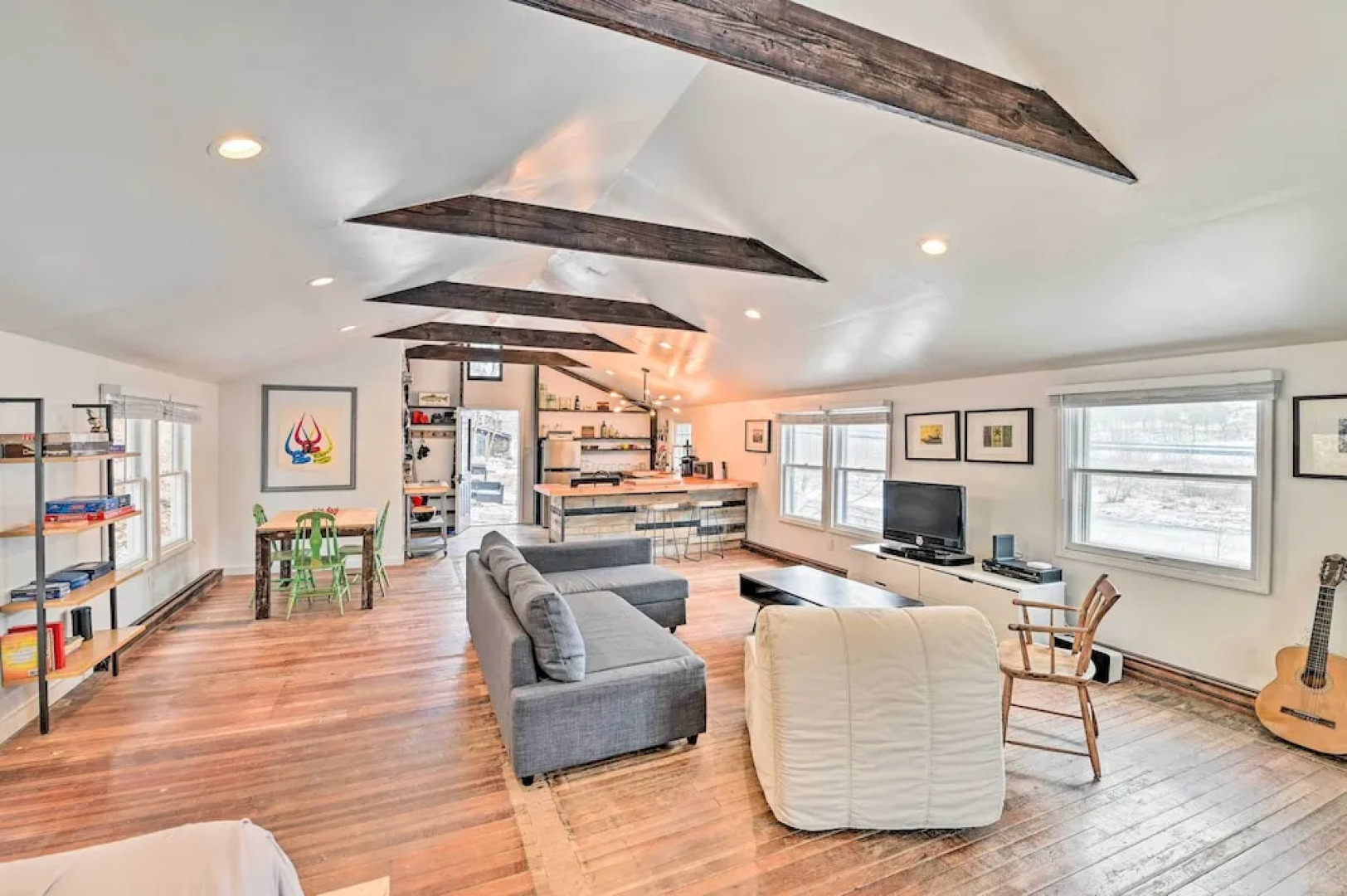 Chic Prattsville Studio w/ Private Hot Tub!