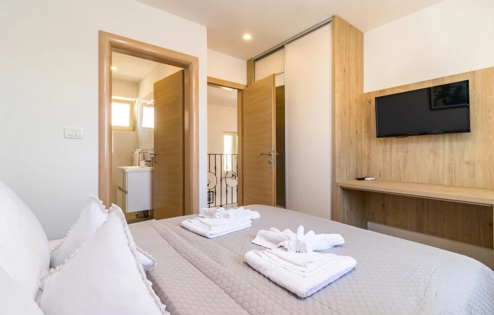 Nice Home in Peroj With Wifi, Heated Swimming Pool and 3 Bedrooms