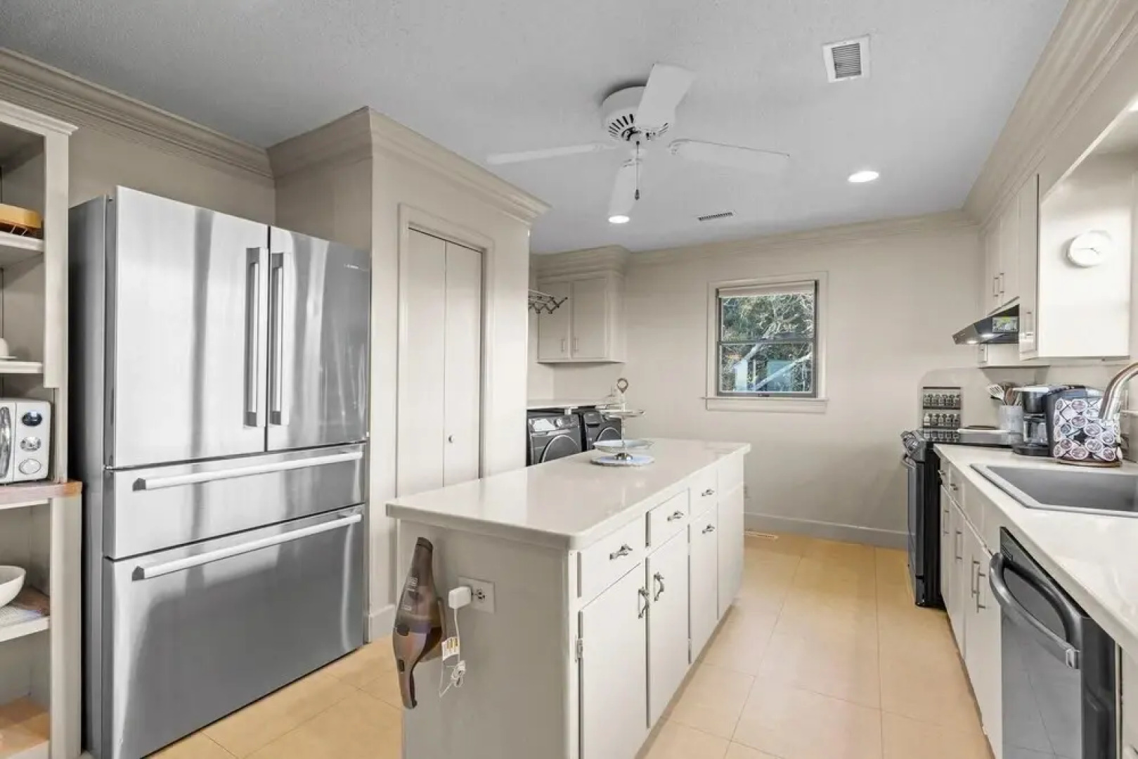 The Green Flash 4 Bedroom Home by RedAwning