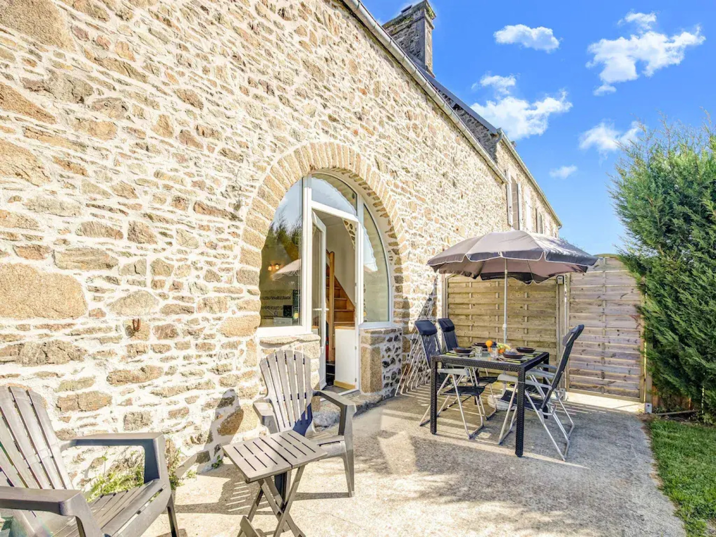 Welcoming Holiday Home in Brainville With Fenced Garden