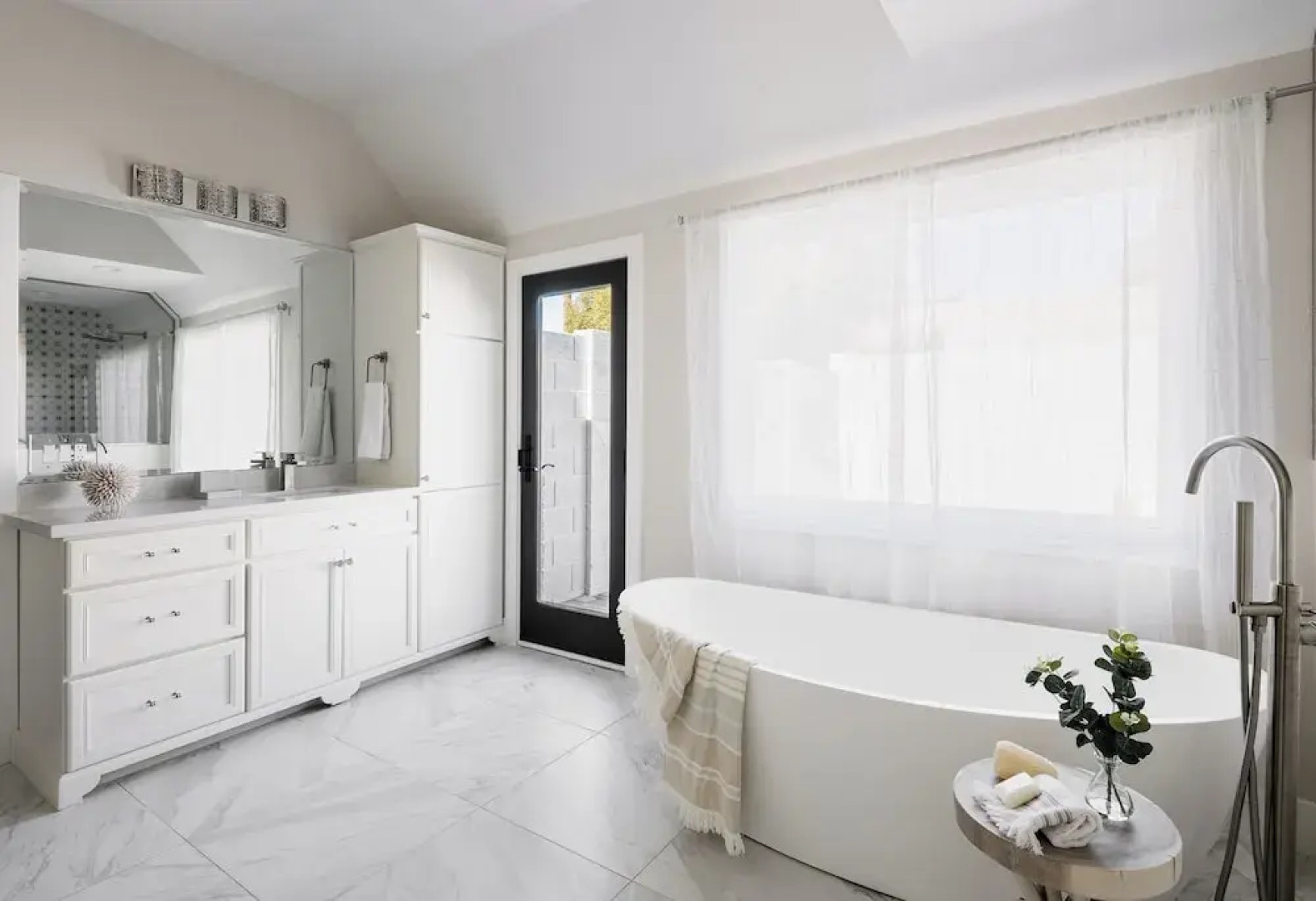 Majestic Mountain Mansion-pool -spa & Guest House