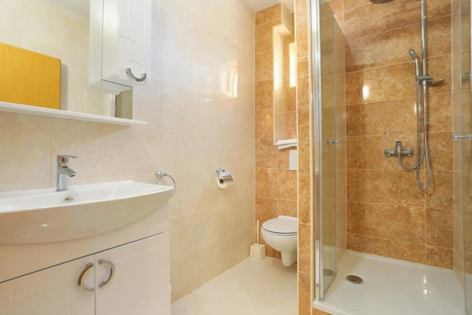 Lias - With Restaurant - A3