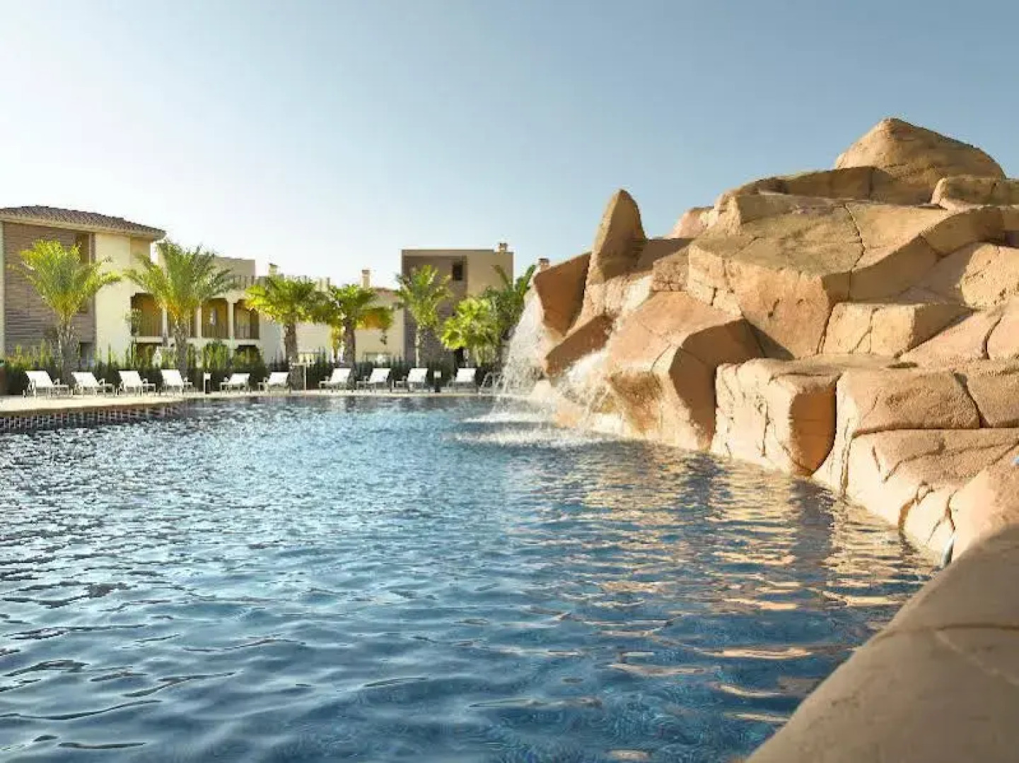 Las Lomas Village – Luxury Apartments