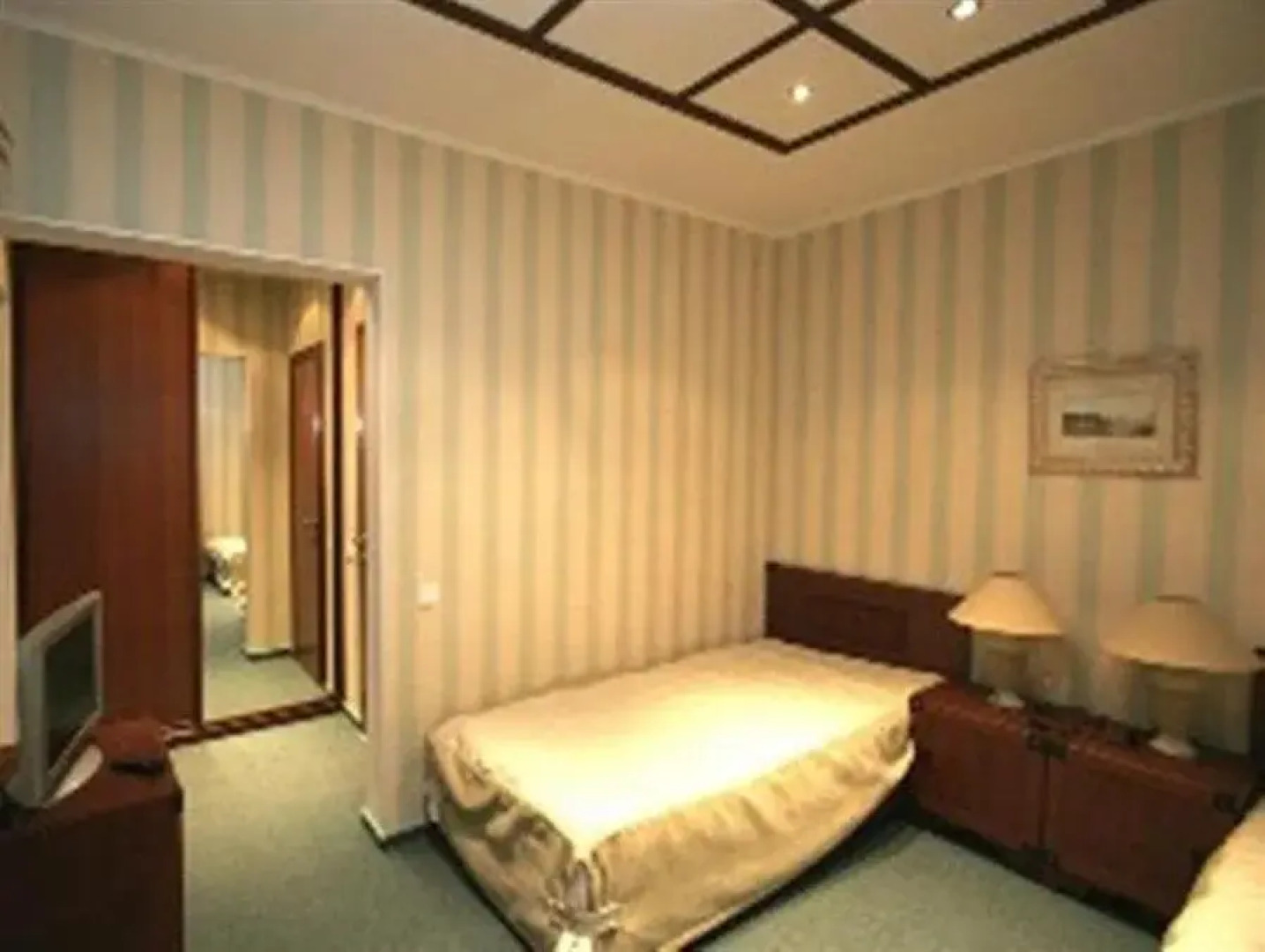 Элит Кроус Яхт-Клуб