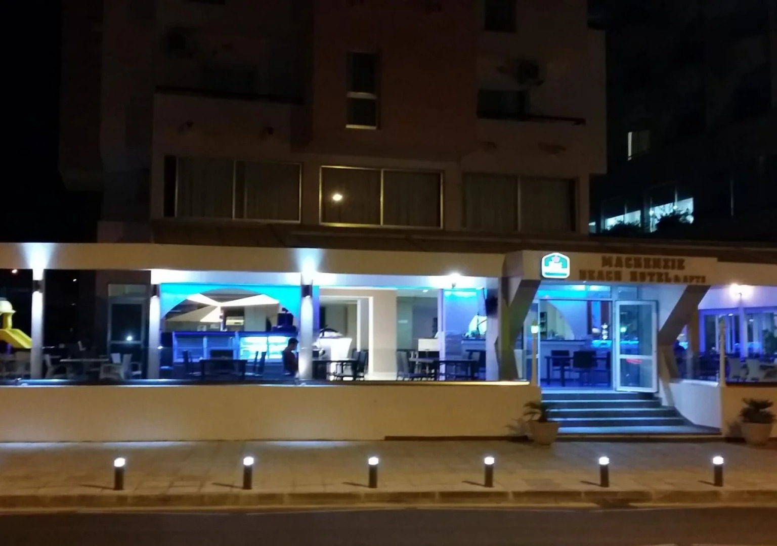 Mackenzie Beach Hotel & Apartments