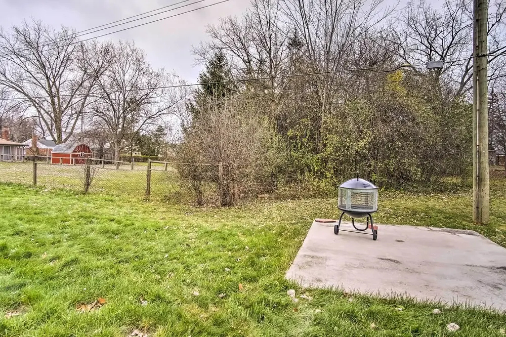 Suburban Detroit Home w/ Porch, Yard & Fire Pit!