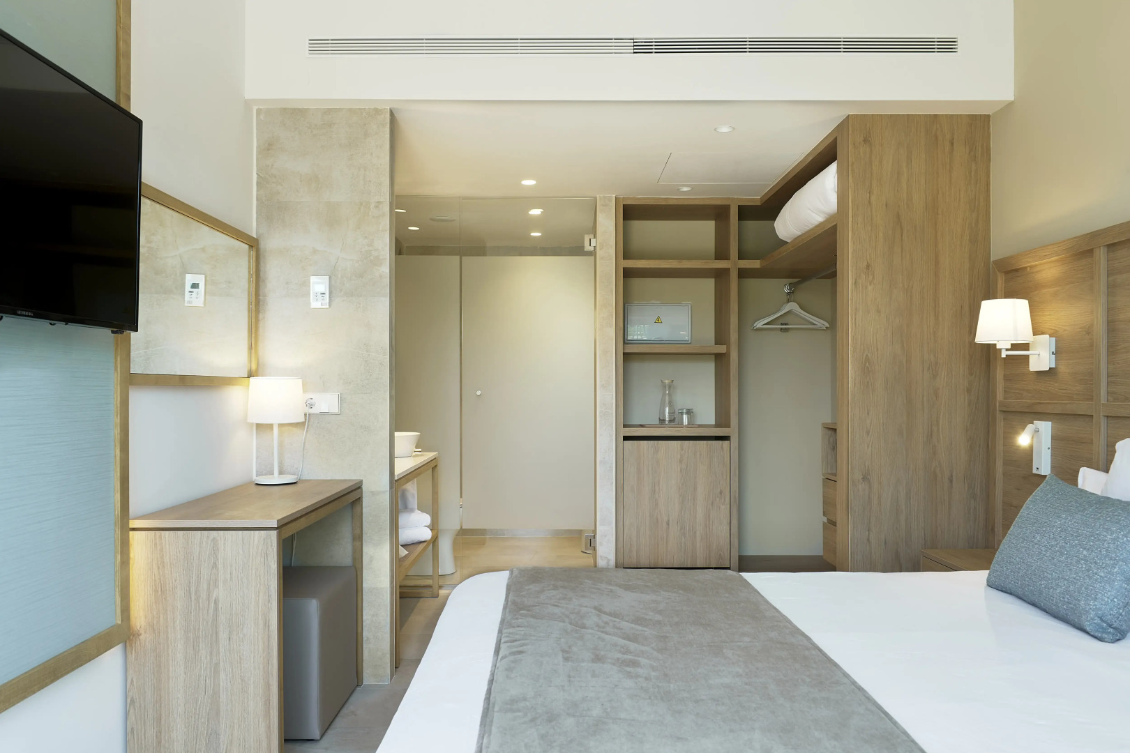 Отель Iberostar Waves Cala Domingos