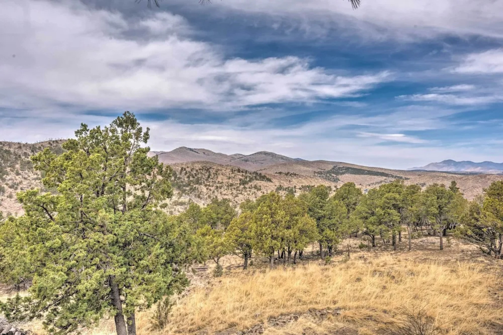 Alto Cabin w/ Stunning Views, Hot Tub + Sauna!